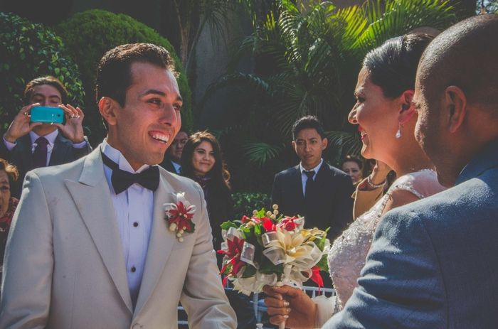 Mi hermano entregándome