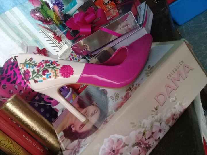 Son rosas y tienen detalles bordados ♥