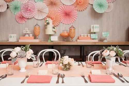 Decoración rosa y hueso