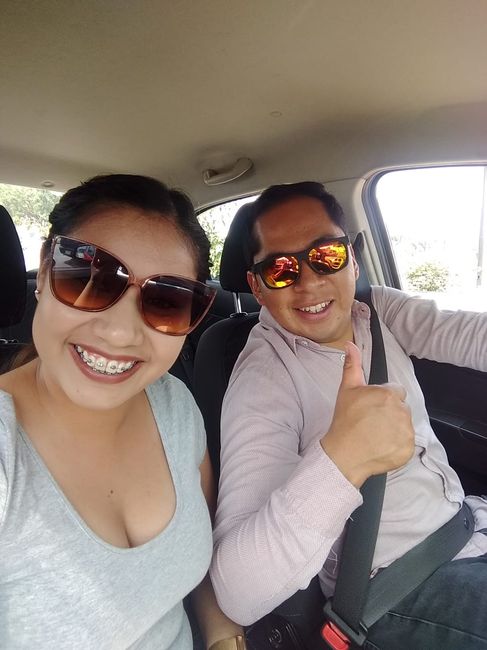 Milton y Claudia... revisando papeles para nuestra presentación. - 1