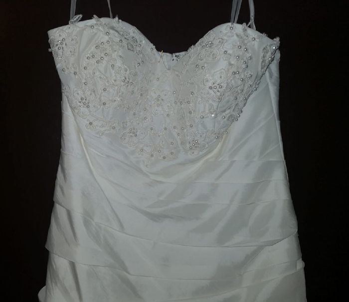 a quien le interesen estos vestidos se los vendo súper baratos lo que quiero es venderlos ya para co