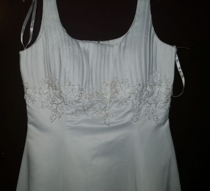 a quien le interesen estos vestidos se los vendo súper baratos lo que quiero es venderlos ya para co
