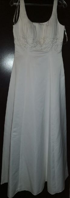 a quien le interesen estos vestidos se los vendo súper baratos lo que quiero es venderlos ya para co