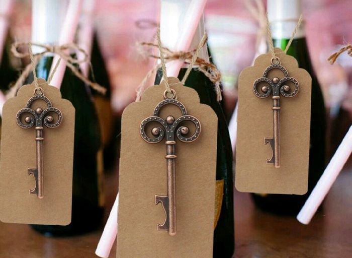 Chicas no se que dar de recuerdo para los invitados hombres. - 1
