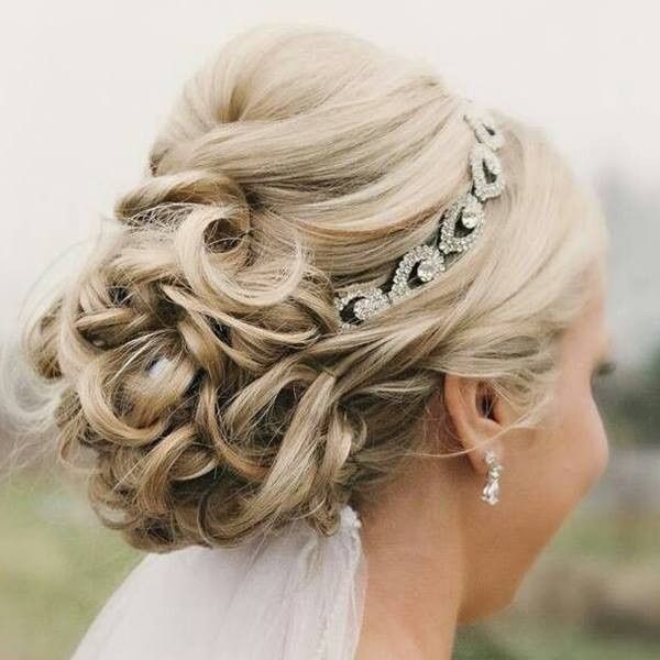 QUE TAN LARGO TENDRÍA QUE TENER EL CABELLO PARA ESTE PEINADO?