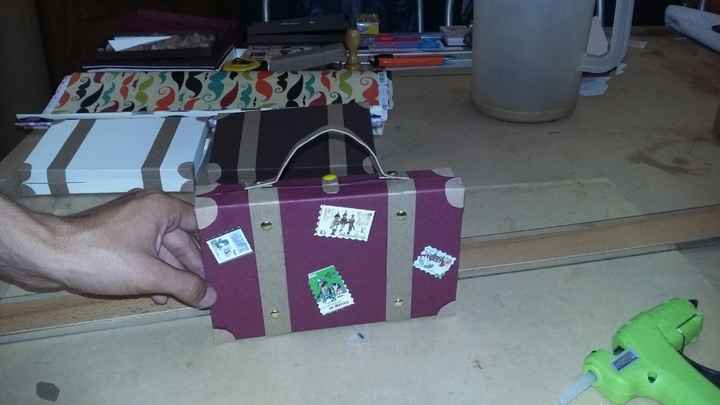 EXTERIOR ASI SE VEN UNAS EN COLOR BLANCO Y OTRAS CAFES