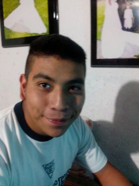 Soy estilista cada vez que lo requiere mi lindo esposo - 1