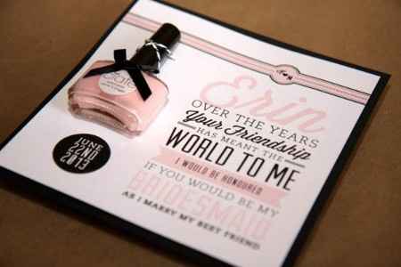 esmalte con tu color de boda y una cartita