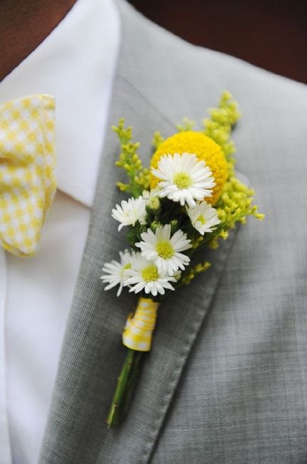  Toque de amarillo en outfit del novio - 11