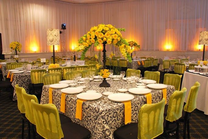 Amarillo, blanco y negro: Una combinación inesperada y súper original para decorar tu boda 6