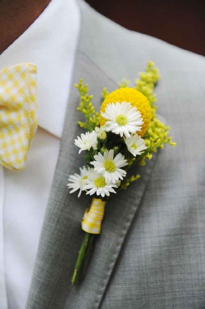  Toque de amarillo en outfit del novio - 11