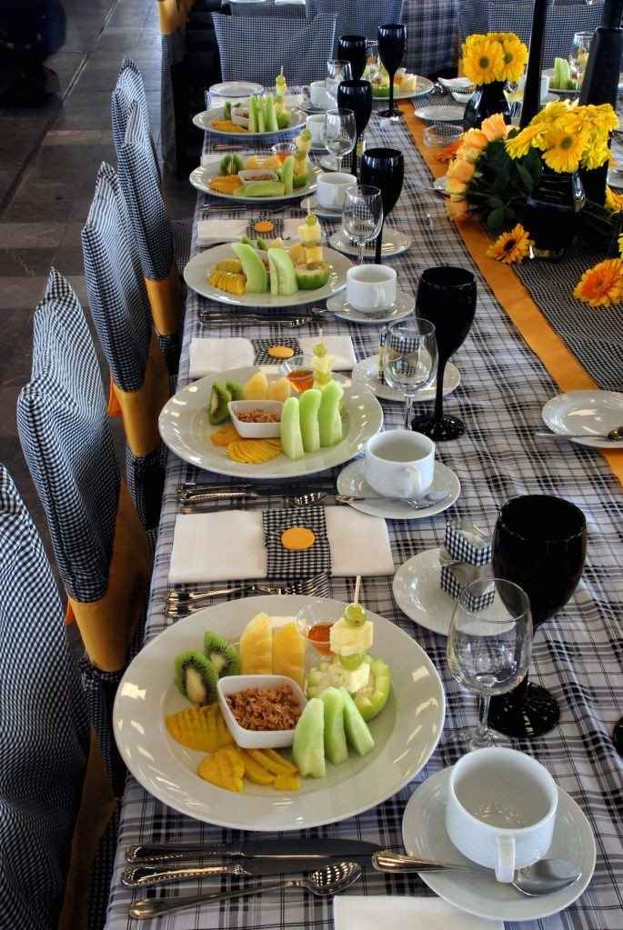  Blanco, negro y amarillo: Una combinación inesperada y súper original para decorar tu boda - 7