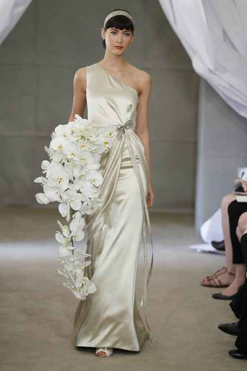 Cómo Elegir el Vestido Ideal para una Novia Alta - 3