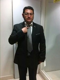 Aqui mostrando la corbata jeje