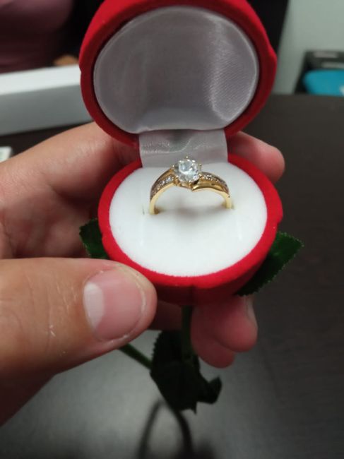 Post para enseñar tu hermoso anillo de compromiso jijiji 💍 12