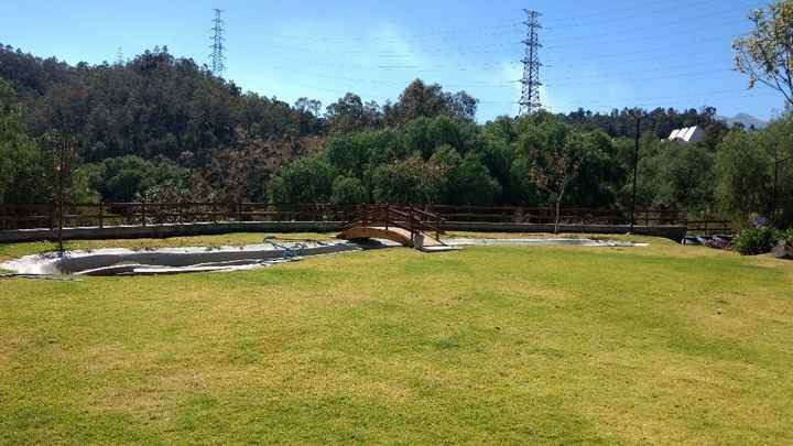 La fuente/lago le estaban cambiando el agua