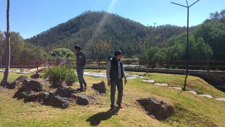 mi novio con su chaleco jejeje