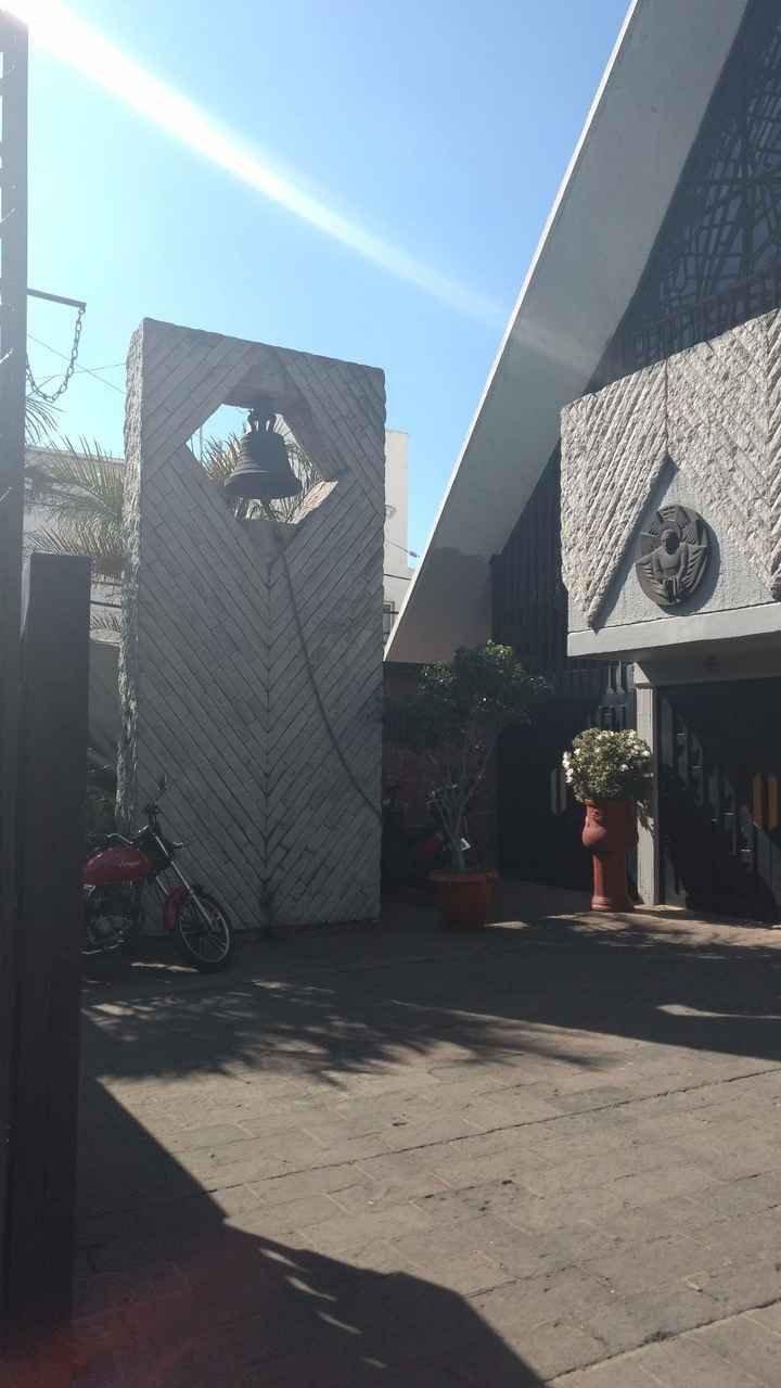 entrada y campanario