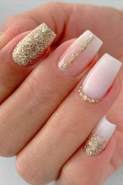 Manicura en dorado para el gran día b 1