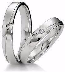 Anillo con diamante incrustado