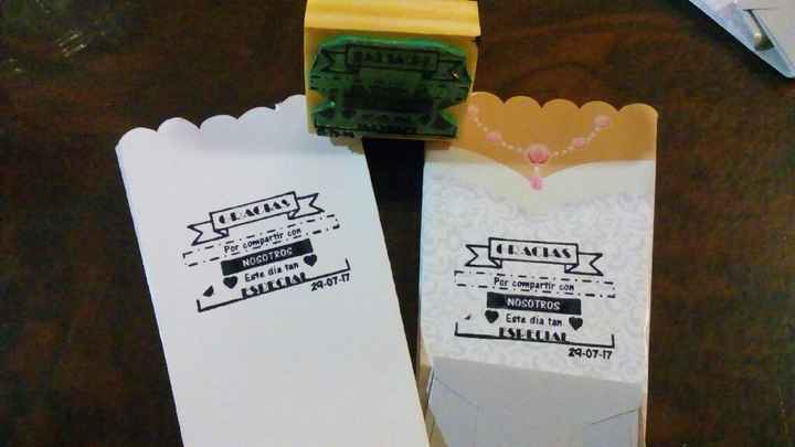 Etiquetas y sello... todo personalizado - 1