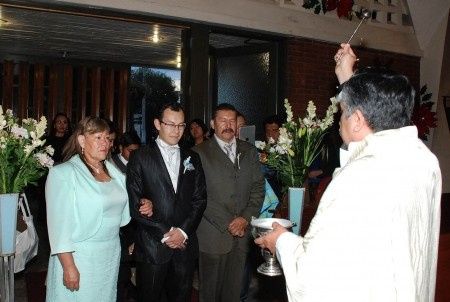 entrando a la iglesia