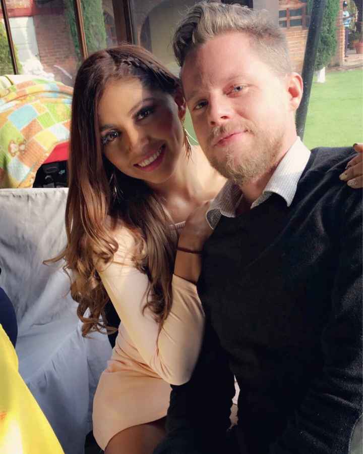 Fotos con su prometido.. - 2