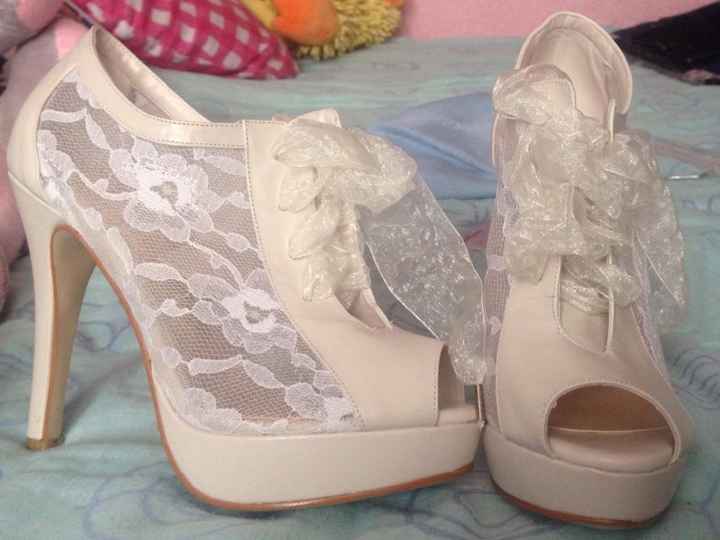 mis zapatillas ! del terror literalmente, claro 