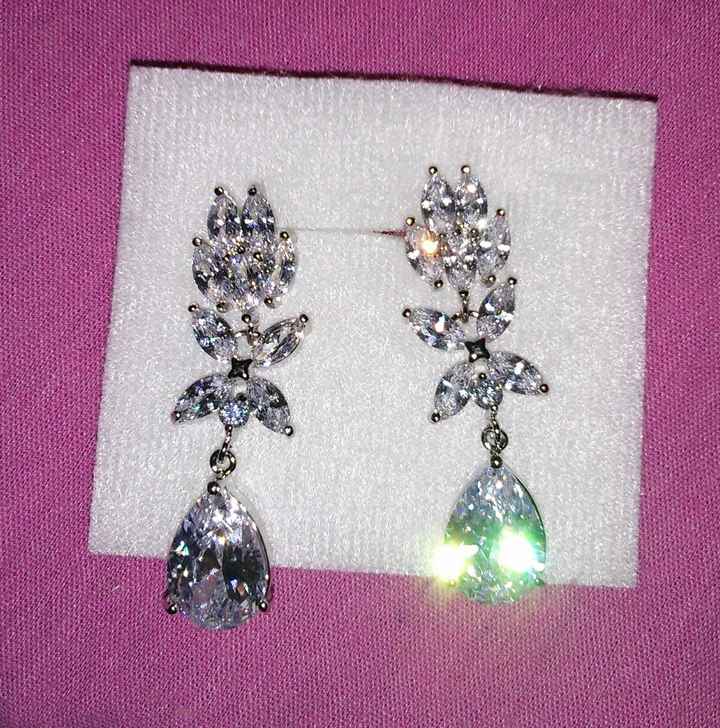 Hoy mi cumpleaños y les presento mís aretes  - 2