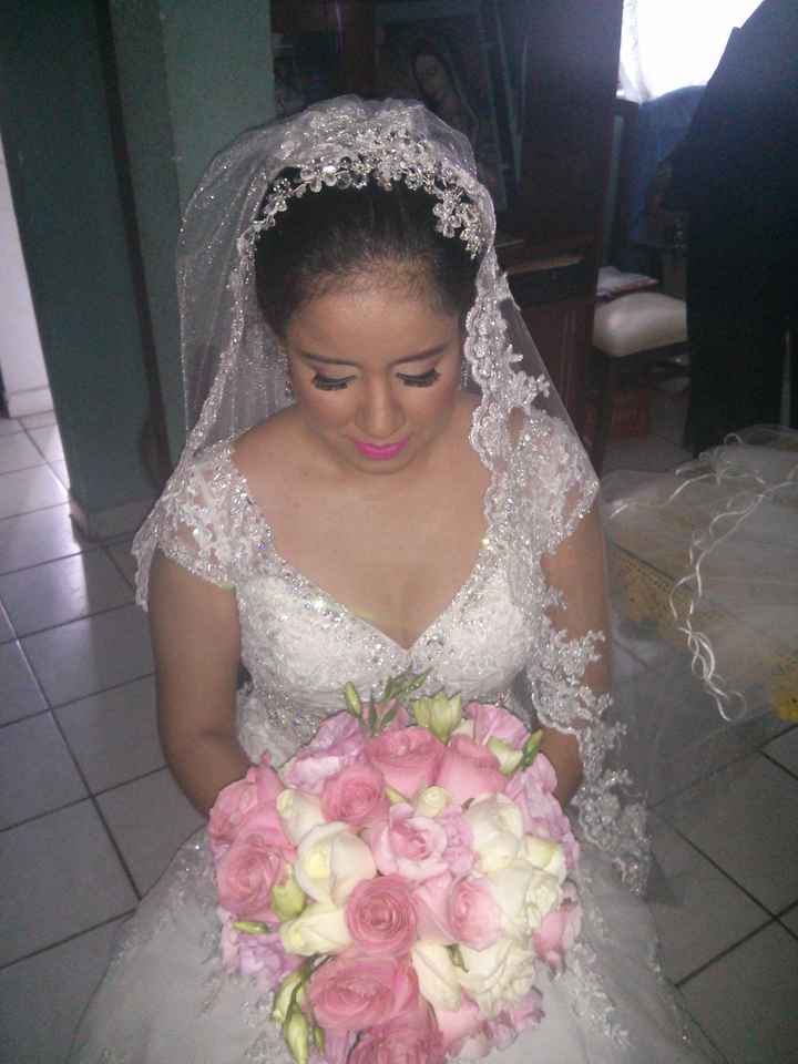Ya vestida de novia a punto de casarme  - 6