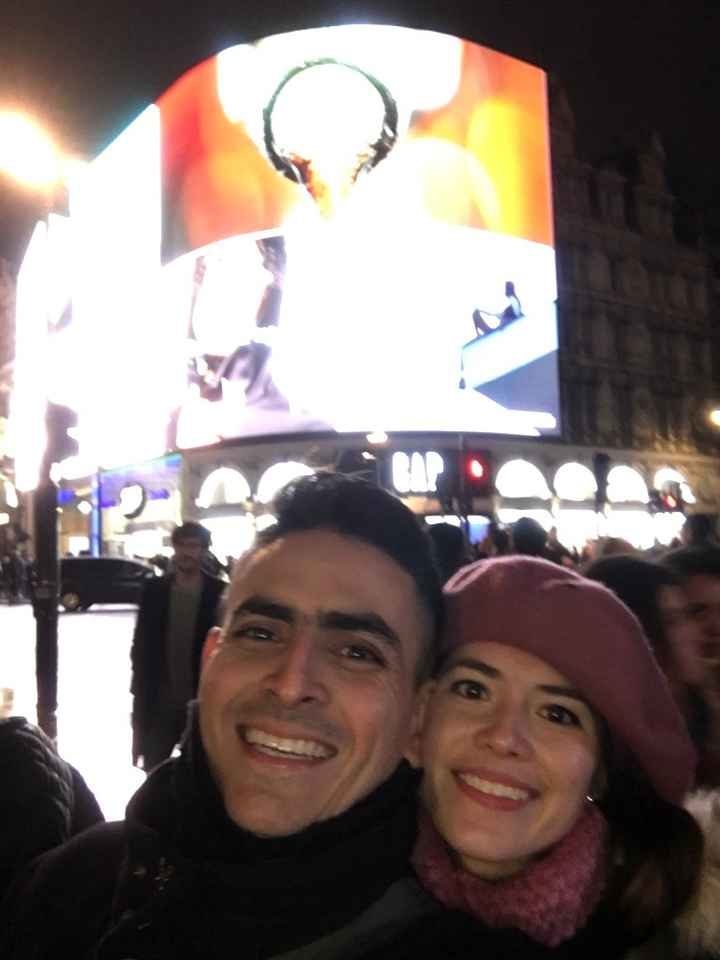 Super felices en Picadilly Circus
