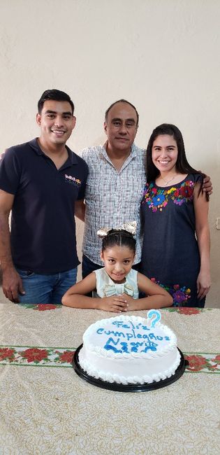 Adriana reta a los novios de la comu a subir una foto con los suegros🤭 - 1