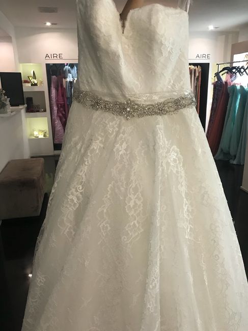 ¿cuanto gastaron en su vestido? 5