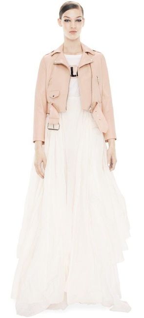 Ropa abrigadora rosa para tu boda invernal 💗❄️ - 7