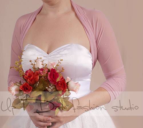 Ropa abrigadora rosa para tu boda invernal 💗❄️ - 9