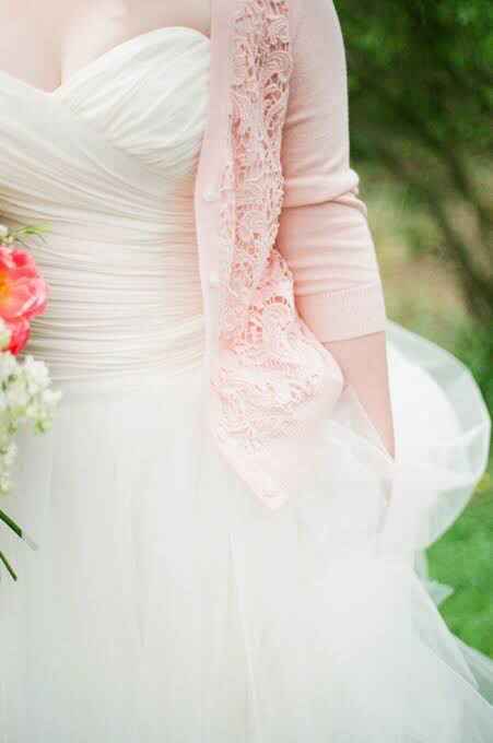 Ropa abrigadora rosa para tu boda invernal 💗❄️ - 13