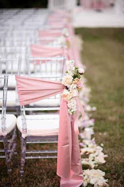 Sillas para invitados con toques rosas 💗 - 1