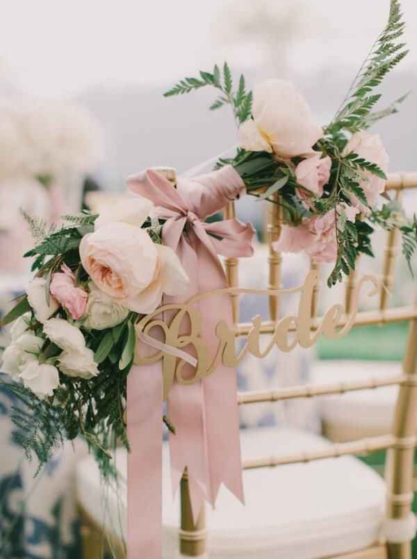 Sillas de novios con toques rosas 👰🏻💗🤵🏻 - 2