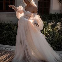 Vestido strapless con manga abombada - 1