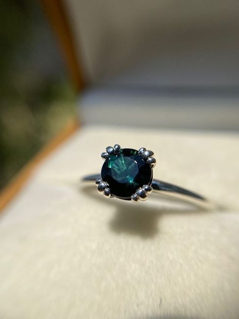 Post para enseñar tu hermoso anillo de compromiso jijiji 💍 5