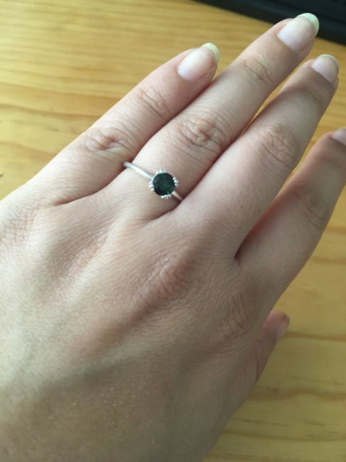Post para enseñar tu hermoso anillo de compromiso jijiji 💍 4
