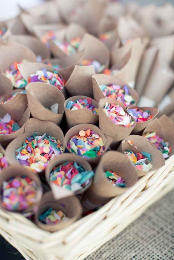  Arroz, Petalos, Confeti, Burbujas o Campanas? - 12