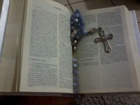 biblia y rosario
