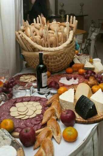 Mesa de dulces va mesa de carnes frías - 4