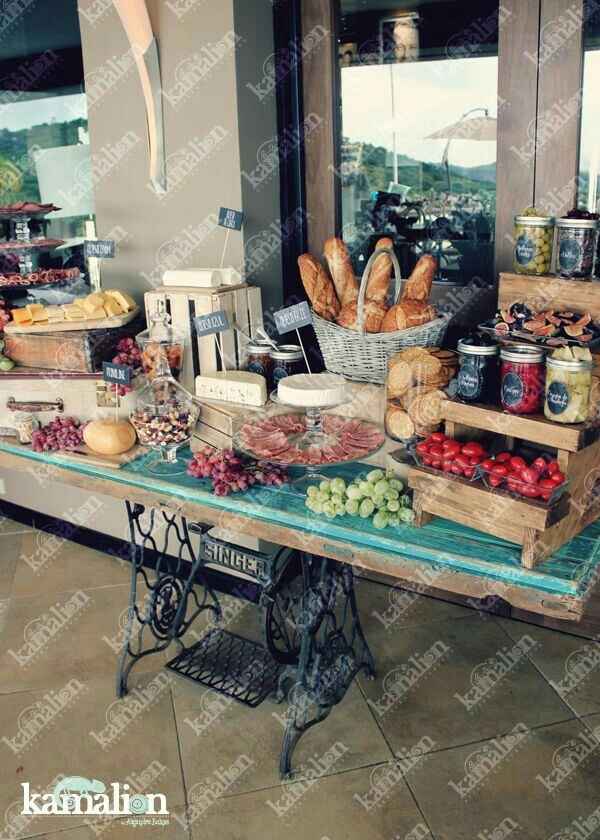 Mesa de dulces va mesa de carnes frías - 5