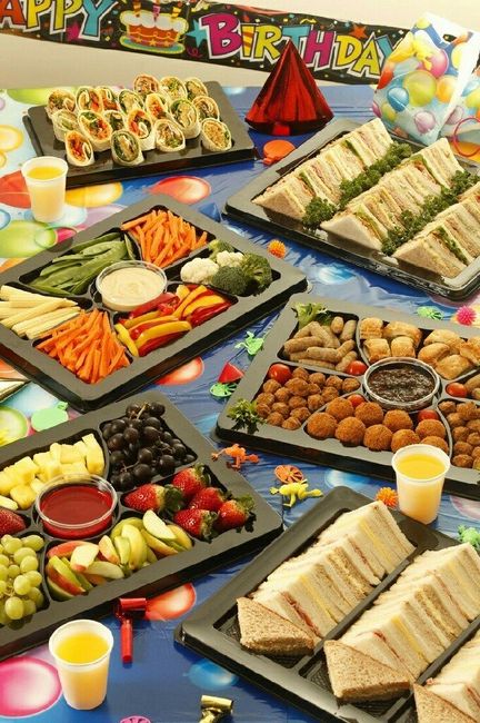 Mesa de dulces va mesa de carnes frías - 8