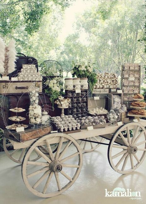 Mesa de dulces va mesa de carnes frías - 14