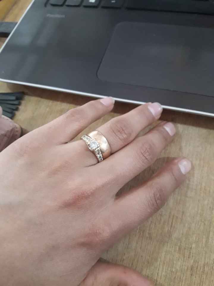 📸 Publica una foto mostrando su anillo de compromiso o alianza de boda - 2