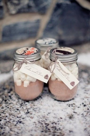 4) Botes con cocoa en polvo y malvaviscos