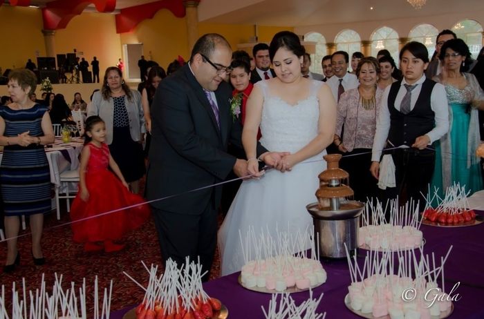 Inaugurando la mesa de dulces